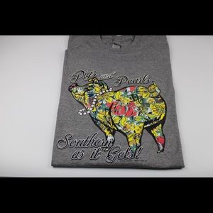 Pigs & pearls, southern as it gets t-shirt